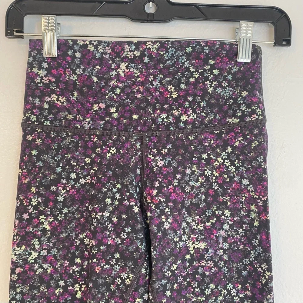 Lululemon Athletica high waisted vibrant Purple mini floral Leggings size 4